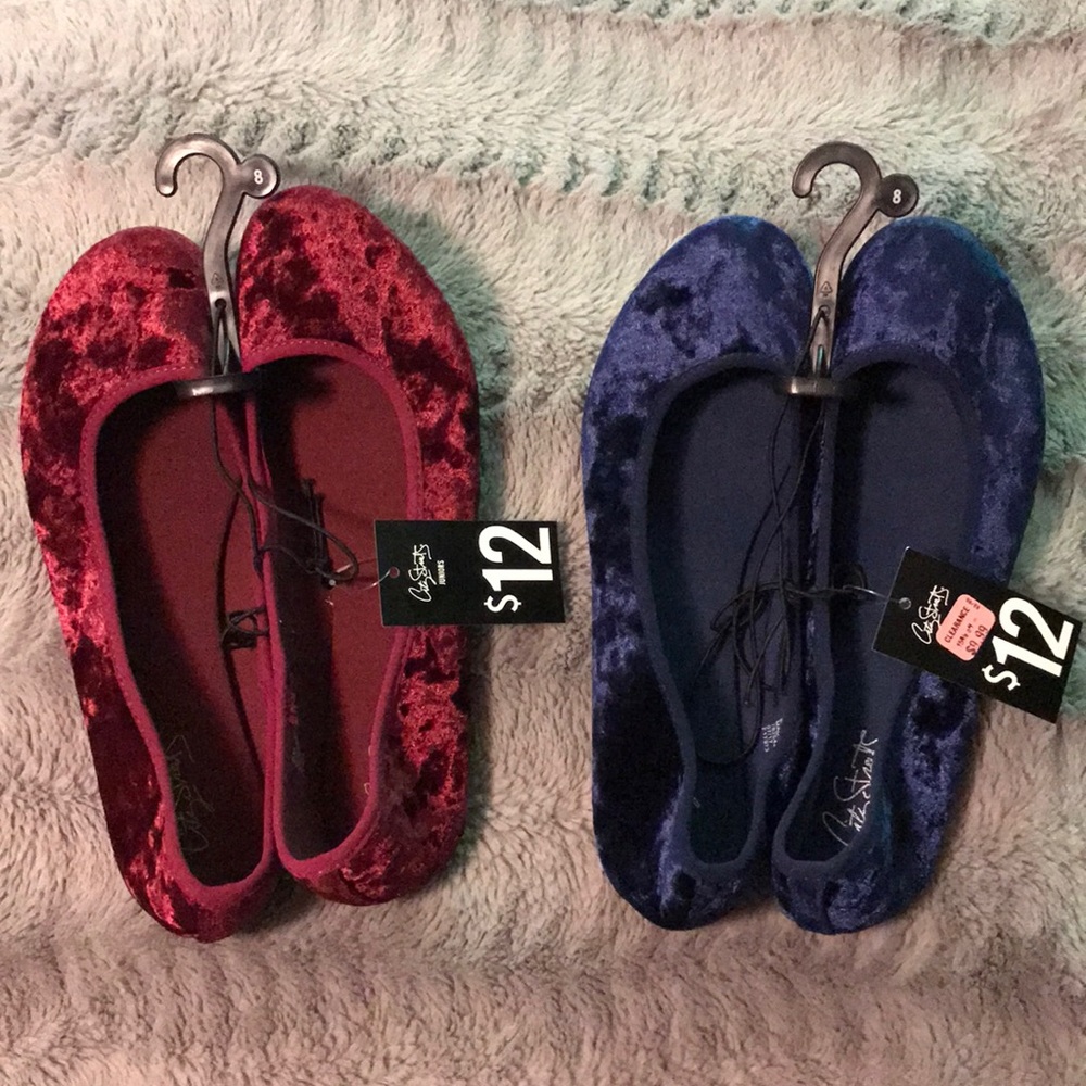 City Streets Deep Red & Navy Velvet Flats NWT